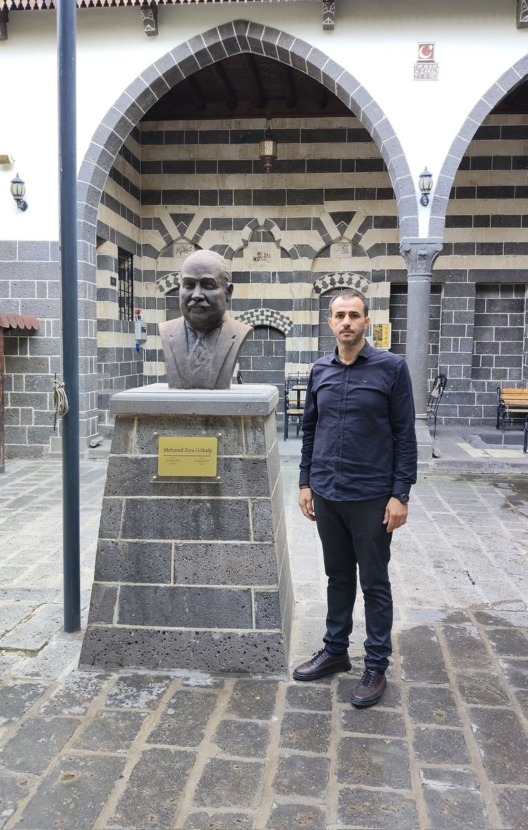 Türk düşüncesinin önemli temsilcisi,  büyük mütefekkir Ziya Gökalp'in Diyarbakır'daki doğup büyüdüğü konak, bugün müze olarak hizmet veriyor. Diyarbakır'a yolumuz düşünce müzeyi gezmek nasip oldu.