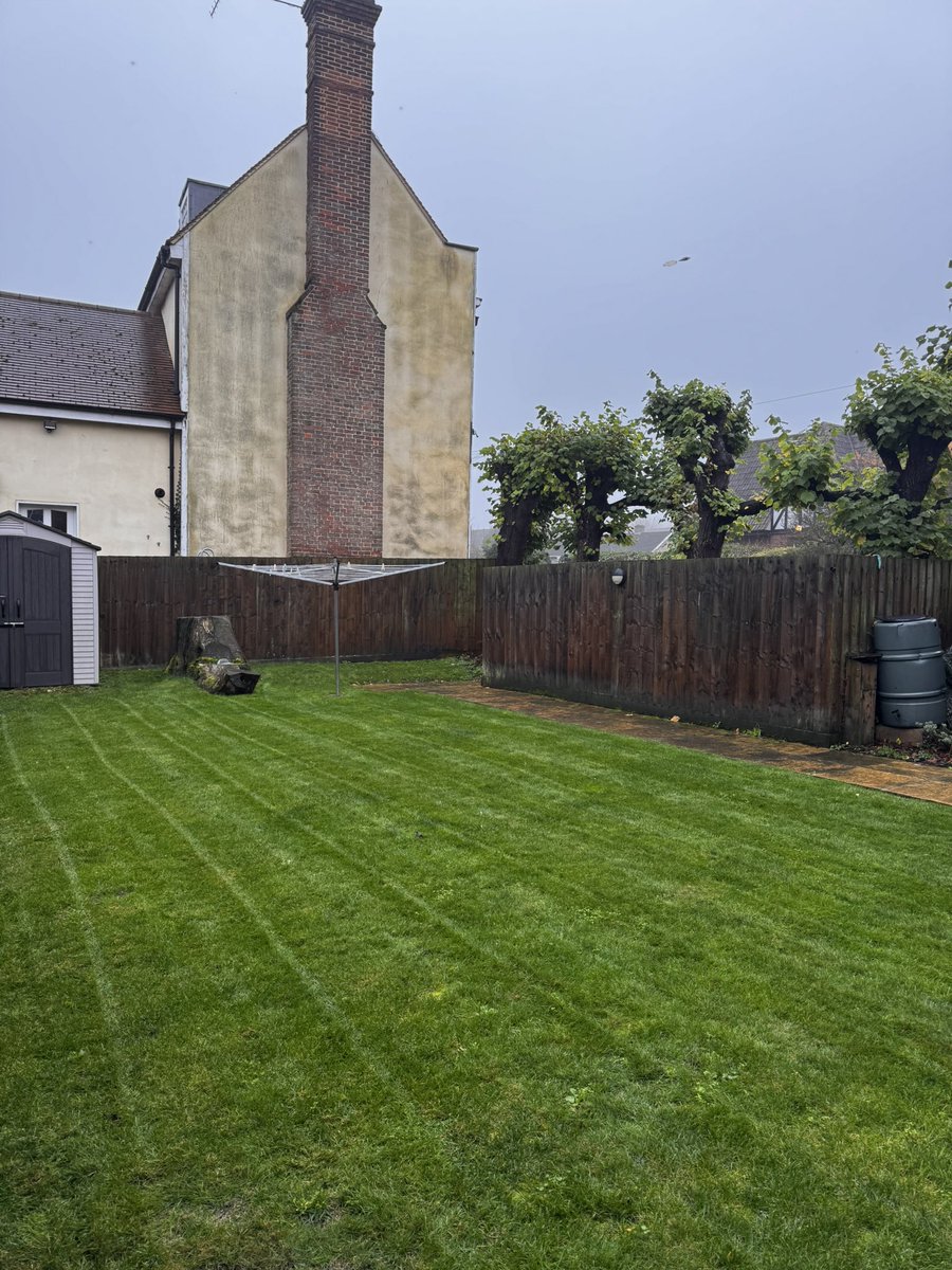 DH_Maintenance's tweet image. After the #deluge #yesterday it was good to be able to get jobs done today 👍 first thing the #communal #lawn #topped with the lightweight #mower 👍