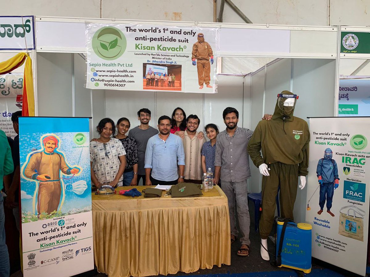 PKVLab_InStem's tweet image. Proud to showcase the world’s first anti-pesticide suit #KisanKavach at #GKVKKrishiMela2025 organized by University of Agricultural Sciences!  @Sepiohealth @DBT_inStem @DBTIndia @AgriGoI @pkvemula #AgriTech #FarmersSafety #Agriculture #Health