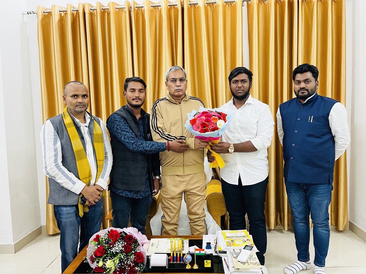 Nirajgupta9452's tweet image. आज लखनऊ में माननीय कैबिनेट मंत्री (पंचायती राज विभाग) एवं सुहेलदेव भारतीय समाज पार्टी के राष्ट्रीय अध्यक्ष
श्री ओमप्रकाश राजभर जी से शिष्टाचार भेंट की।

 @arvindrajbhar07 @oprajbhar @SBSPMLC @deoriatimes @Sbsp4Salempur