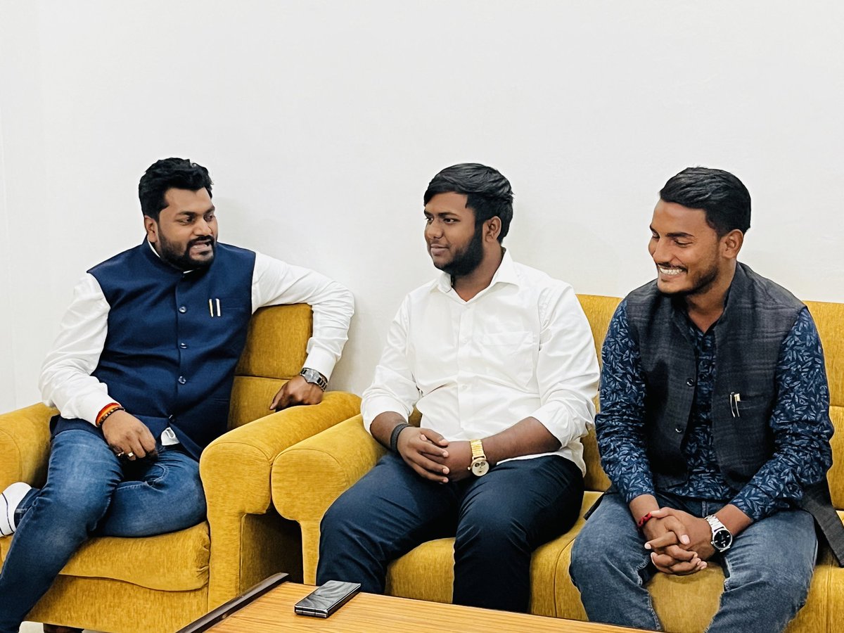 Nirajgupta9452's tweet image. आज लखनऊ में माननीय कैबिनेट मंत्री (पंचायती राज विभाग) एवं सुहेलदेव भारतीय समाज पार्टी के राष्ट्रीय अध्यक्ष
श्री ओमप्रकाश राजभर जी से शिष्टाचार भेंट की।

 @arvindrajbhar07 @oprajbhar @SBSPMLC @deoriatimes @Sbsp4Salempur