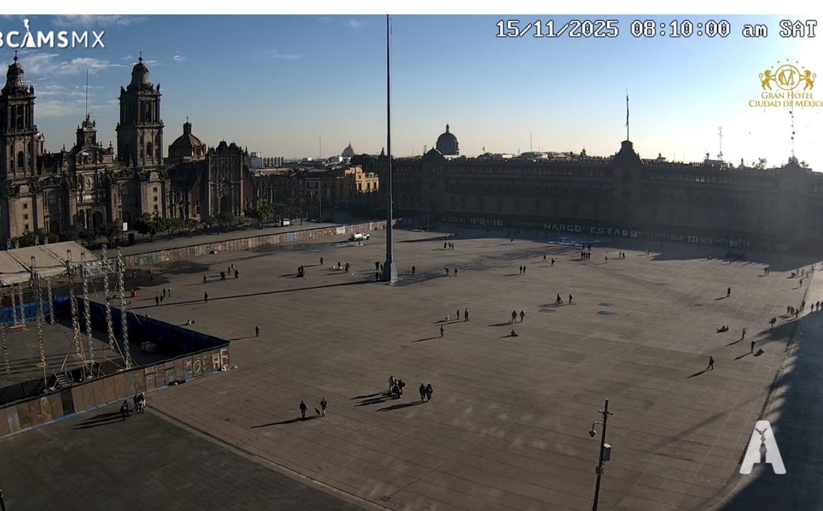 GuacamayanLeaks's tweet image. Reportan la presencia de francotiradores en los techos de palacio nacional. @Claudiashein está enferma de poder.
#GuacamayaLeaks