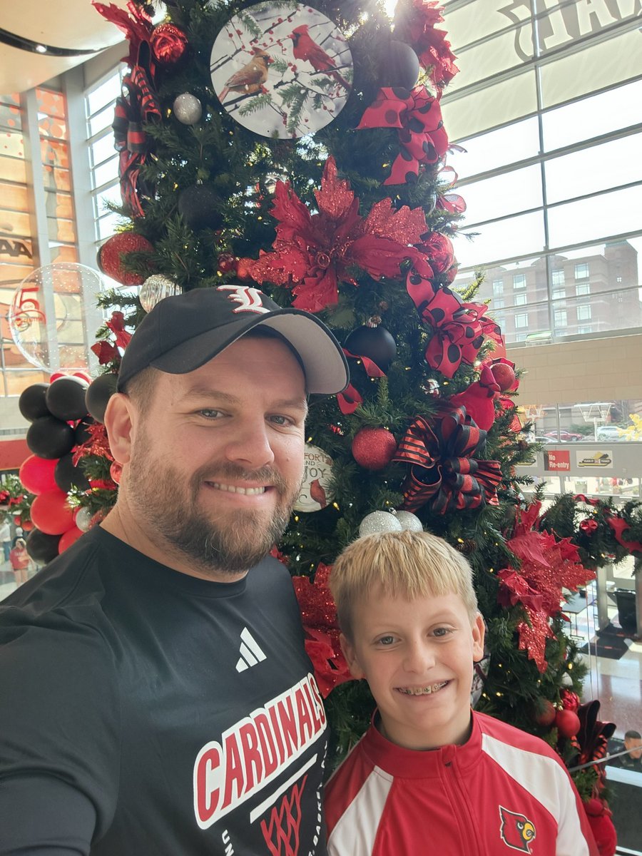 Lay11c's tweet image. A day of basketball. Let&apos;s Go Cards. @LouisvilleMBB #L1C4