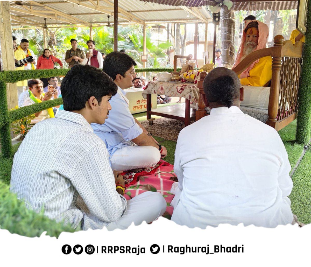 वृंदावन स्थित परम पूज्य, प्रात: स्मरणीय श्री देवरहा बाबा जी के पावन समाधिस्थल पर जनसत्ता दल के राष्ट्रीय अध्यक्ष माननीय श्री राजा भइया जी ने श्रद्धापूर्वक दर्शन-पूजन कर आशीर्वाद प्राप्त किया।