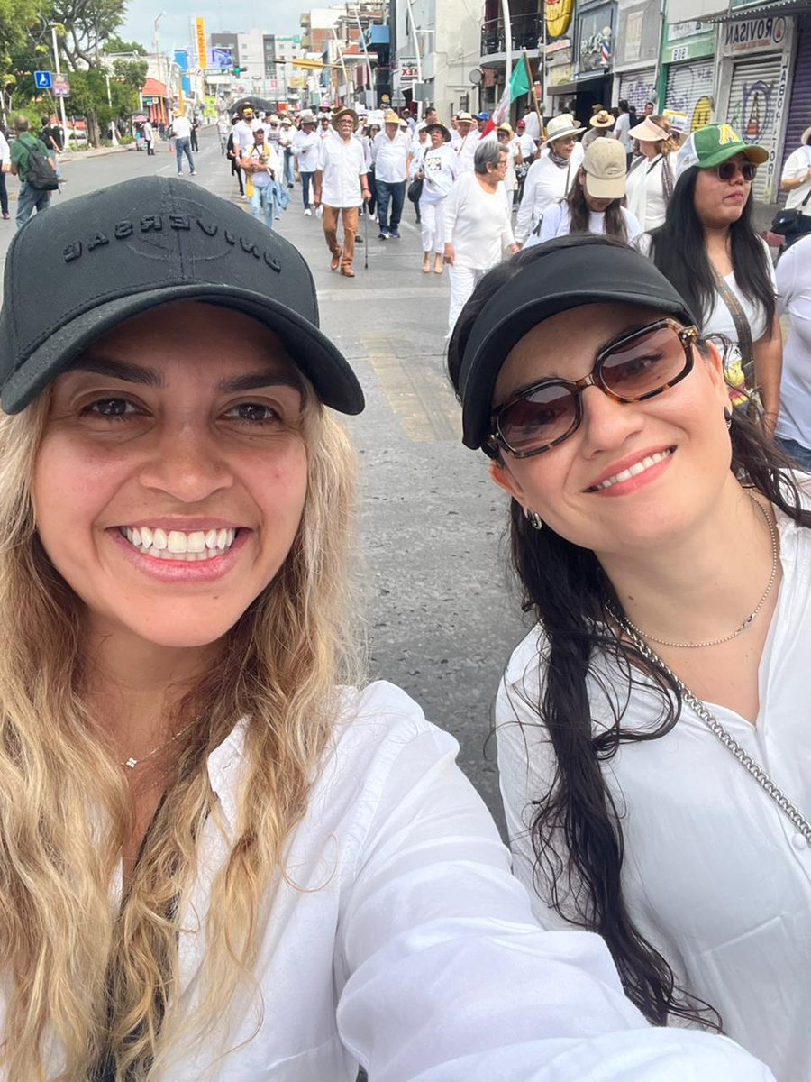 PLibertarioMx's tweet image. A punto de iniciar marcha en CDMX hacia Palacio Nacional

No somos 10, no somos 100, CUENTANOS BIEN‼️

También sumen las más de 80 ciudades de provincia con horario de acuerdo a lo programado en cada lugar

#ElFuturoEsLibertario

#MarchaNacional #15N
#GeneraciónZ
#NoAlSocialismo