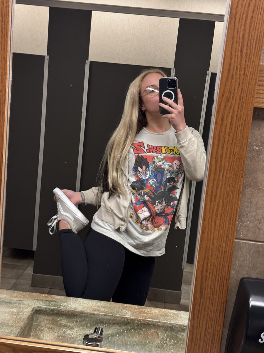 looking for moots !! 🩵 minors dni ♡
#promotwt &amp; #moothunt

⏾ 27 | she/her
𓏲ּ𝄢 dragon ball, naruto, fairy tail, ATLA, star wars ✧˖° genshin, resident evil, silent hill 
𓏲ּ𝄢 gaming, anime, music 
 
ᢉ𐭩 | ↻ to be moots 
ⓘ #anitwt #dbztwt #fttwt #genshintwt #swtwt ⓘ