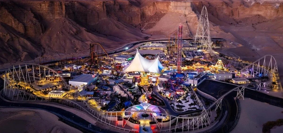 🔴 رسمياً:
"القدية" تعلن عن افتتاح مدينة الألعاب "Six Flags" نهاية ديسمبر 🎢 🤩

أسعار تذاكر 325 ريال.
الأطفال 275 ريال.
مع دخول مجاني للأطفال دون سن الرابعة.

الجميل تم تخصيص فئة تذاكر مخفضة لذوي الإعاقة وكبار السن ومساعديهم 75 ريال.

#تو_اللعب_يبدأ 
#معك_احلامنا_اصبحت_واقع