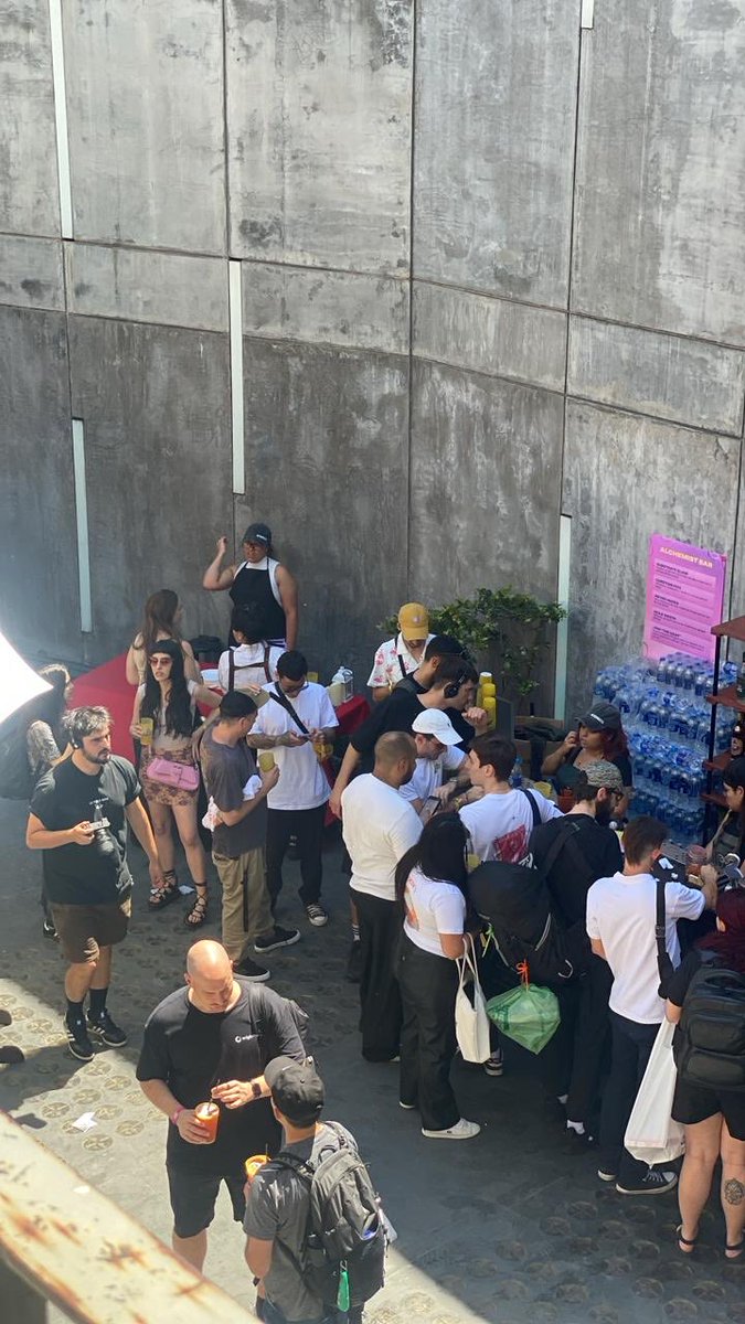 lizetamk's tweet image. Day one at the Web3 Marketing Hackathon and it already feels intense.
We just began and my team is jumping between ideas, discussing everything, and trying to figure things out. @SacredProtocol @web3mktghack