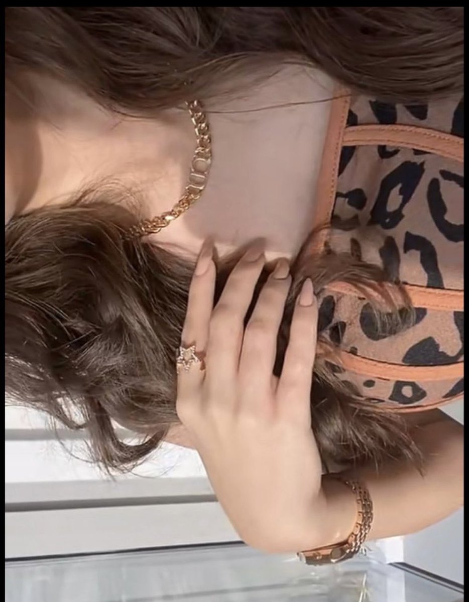 الروتين اللي بشرتي قزازه بدونه 
مسام وكلها نضاره 👌✨✨