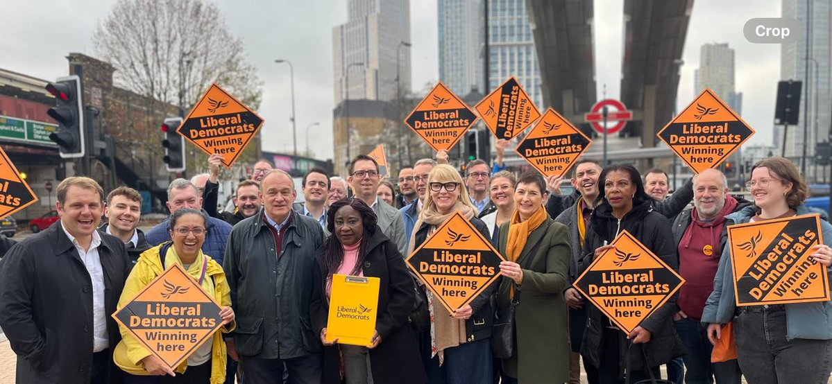 Wonderful to join <a href="/LambethLibDems/">🔶Lambeth Lib Dems🔶</a> and <a href="/LondonLibDems/">London Liberal Democrats</a> to welcome Cllr Tina Valvarcel at Vauxhall today as she joins the Lib Dems. Welcome Tina 👏👏🔸👏👏🔸