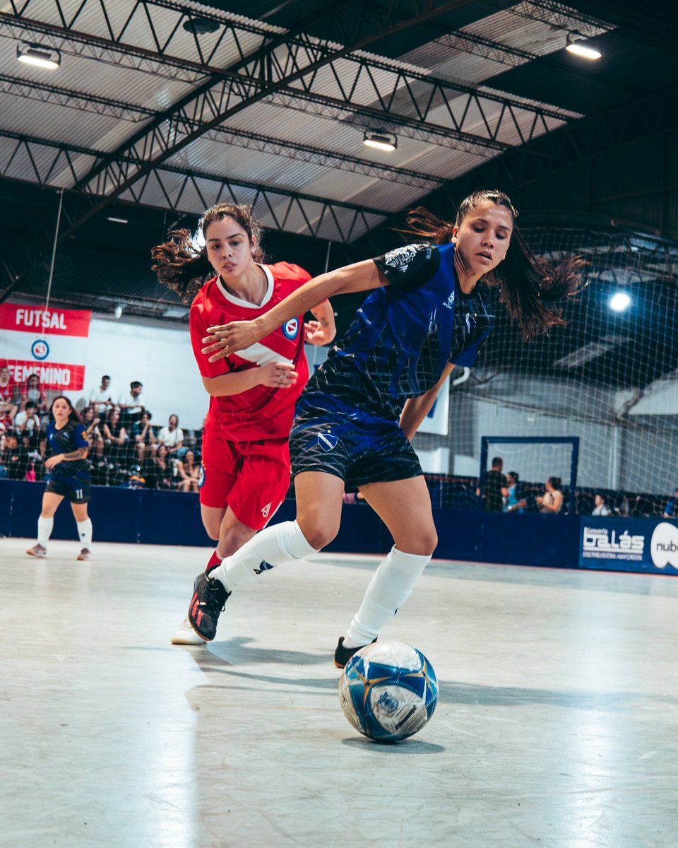 FutsalFemAAAJ's tweet image. La Primera no pudo en el play-off

#AAAJ enfrentó a Villa Heredia en el @LAAMBACamp y cayó 4-1 en el mano a mano de los dieciseisavos de final.

⚽️ Baptista marcó el gol del Bicho.

¡Esta noche habrá revancha en la Copa de la Liga! #VamosTodasUnidas 🐞❤️

📸 IG @nadiadegrassi