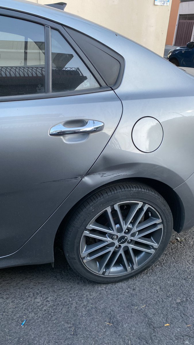 aperefra's tweet photo. @amazonmex tu repartidor me chocó y se dio a la fuga.

Ya escribimos a soporte pero no me has respondido. ¿Que procede?
@C5_CDMX @SSC_CDMX 
@c4jimenez @TransitoPolicia https://t.co/z18sMqnN44