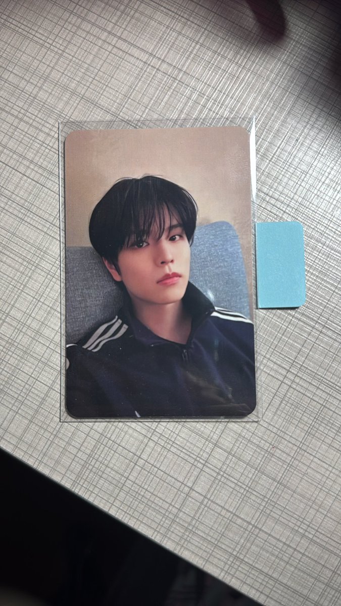 seungminixo's tweet image. arkadaşlar bu pcnin yapısını bilen biri var mı lütfen bana yardım edin gözüme orijinal pcye göre çok kalın geldi bilen varsa lütfen yazabilir mi😭😭