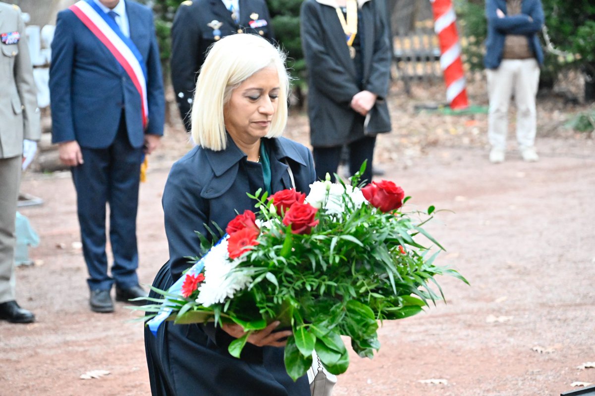 VilledeMetz's tweet photo. Le 8 août 1775, le Marquis de La Fayette dîne en ville lorsqu'il s’engage aux côtés des américains dans leur lutte pour l’indépendance.

250 ans +tard, la Ville de Metz lui a rendu hommage 🤝 devant la statue du square Boufflers qui sera bientôt nettoyée et patinée 🧹 https://t.co/CPSSrw7Q8r