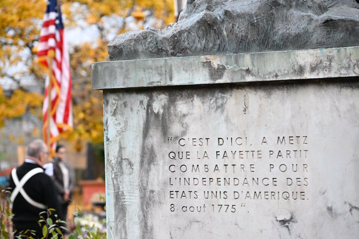 VilledeMetz's tweet photo. Le 8 août 1775, le Marquis de La Fayette dîne en ville lorsqu'il s’engage aux côtés des américains dans leur lutte pour l’indépendance.

250 ans +tard, la Ville de Metz lui a rendu hommage 🤝 devant la statue du square Boufflers qui sera bientôt nettoyée et patinée 🧹 https://t.co/CPSSrw7Q8r