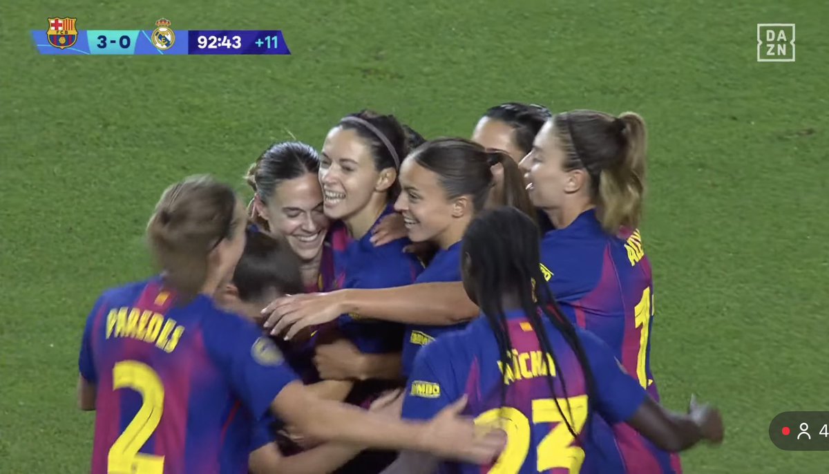 JeffFcb14's tweet image. -Anulan un gol por supuesta “mano”
-Pitan un penalti que en la vida nunca es
-Agregan 11 minutos para que lo empaten 
-Les metemos 2 goles más en esos 11

QUE MAMEN DEL FC BARCELONA FEMENÍ