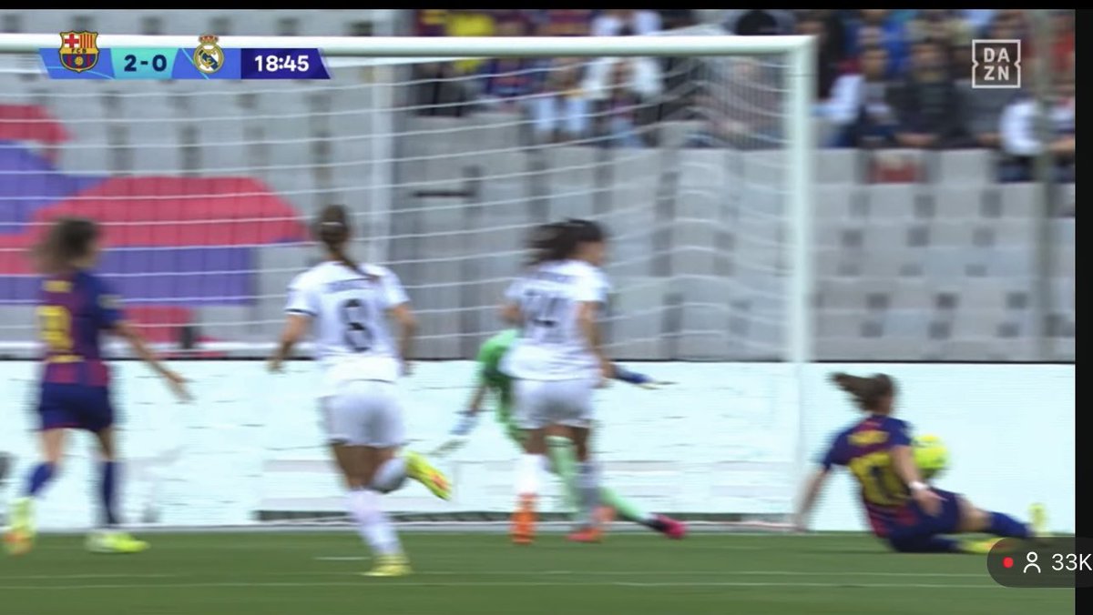 JeffFcb14's tweet image. -Anulan un gol por supuesta “mano”
-Pitan un penalti que en la vida nunca es
-Agregan 11 minutos para que lo empaten 
-Les metemos 2 goles más en esos 11

QUE MAMEN DEL FC BARCELONA FEMENÍ