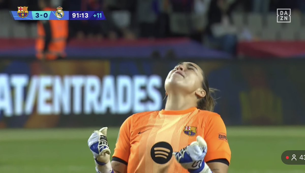 JeffFcb14's tweet image. -Anulan un gol por supuesta “mano”
-Pitan un penalti que en la vida nunca es
-Agregan 11 minutos para que lo empaten 
-Les metemos 2 goles más en esos 11

QUE MAMEN DEL FC BARCELONA FEMENÍ