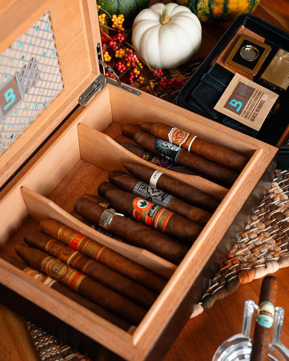 BovedaInc's tweet photo. 🦃 Before you stuff your travel humidor, check the Boveda inside! Replace it every 3 months. (💡Tip: Write the date on the pack to track it.✍🏽) #CigarLife #Boveda #HumidorEssentials #CigarStorage #LoveYourCigars #BovedaHumidor https://t.co/Iztg8kFvFA