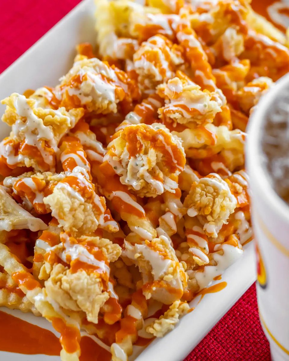 Craving something bold?

Try our Buffalo Sink—crispy chicken tenders, warm buffalo sauce, and ranch dressing on a bed of fries. 😋

#BushsChicken #AustinEats #BoldFlavors