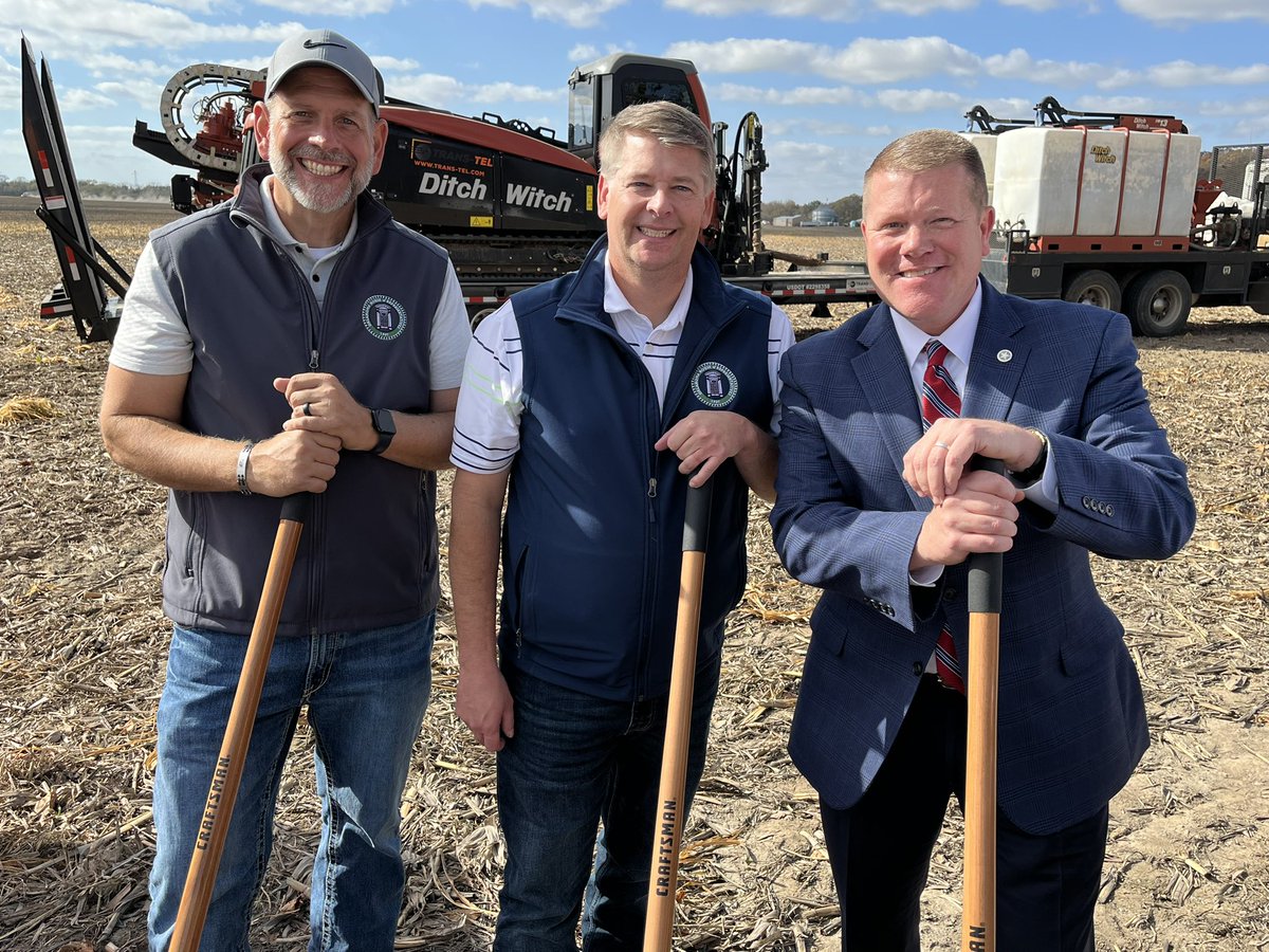 OK_Broadband's tweet image. The office was in Wagoner County near the town of Okay, celebrating the launch of a $1.5 million broadband expansion project.

Lake Region Technology and Communications will be connecting local homes and businesses via fiber optic technology.