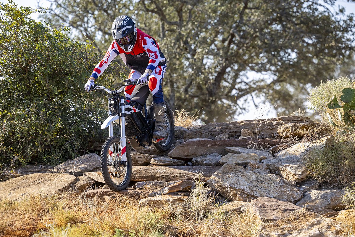 CycleTrader's tweet image. ⚡ First Ride: 2026 Zero XB &amp;amp; XE 🏍️
@ZeroMC returns to its roots with two lightweight off-road electrics: instant torque, minimal maintenance, and pure simplicity. Ready to ride the future? 👉 brnw.ch/21wXwg4

#CycleTrader #ZeroMotorcycles #ElectricMotorcycle