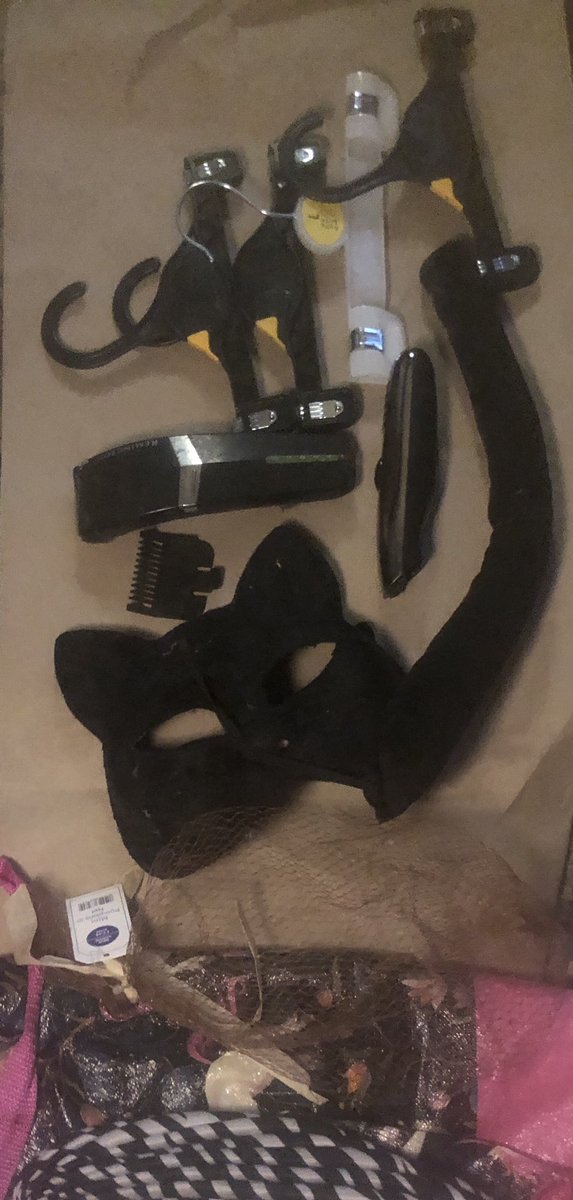 TubbyBats's tweet photo. #40daydeclutterchallenge
#yeardeclutterchallenge

Day 32

I went through the TV stand and found a fare few bits to get rid of. Plus some extras. https://t.co/frfTU8EFzz