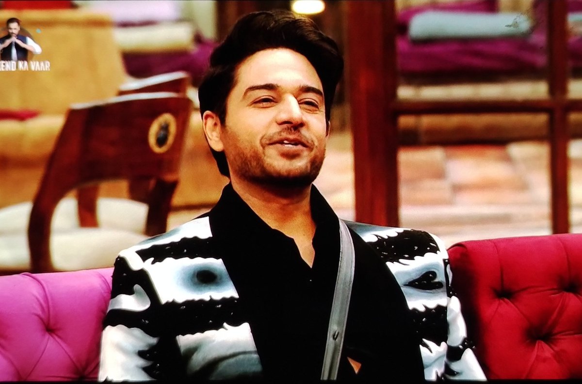 akashjain15016's tweet photo. Who is the STRONGEST one? 

#RT For #AmaalMallik 
#Like For #GauravKhanna

#BiggBoss19 #BB19 https://t.co/zvipMju0B2