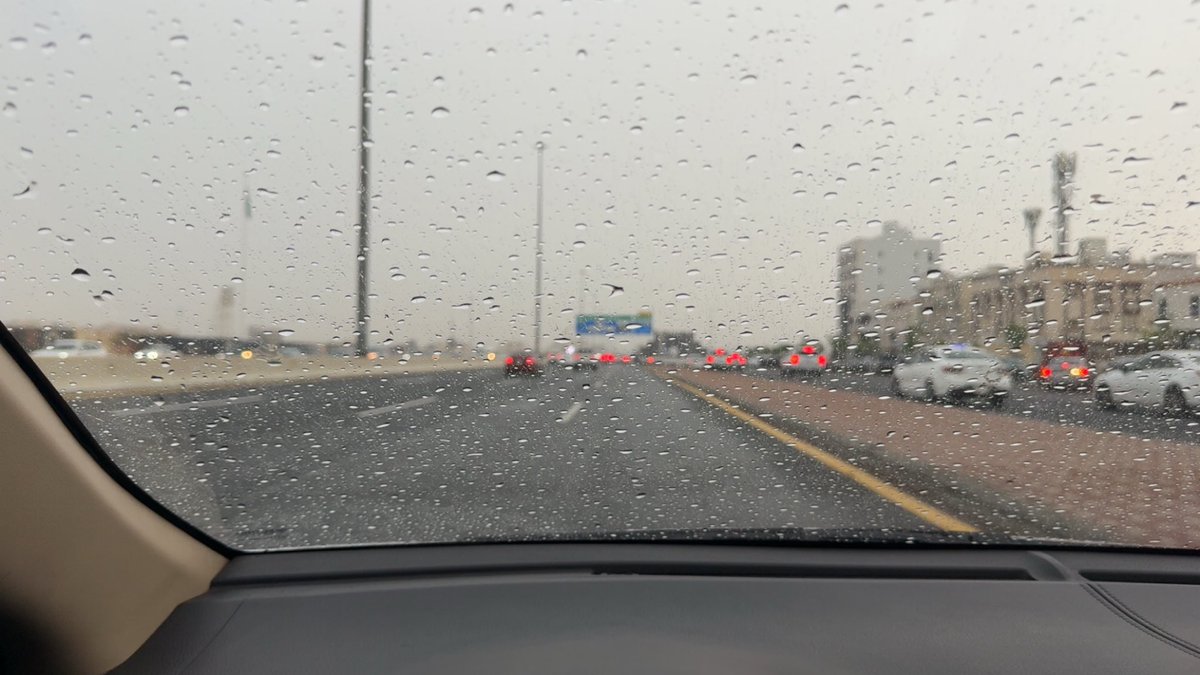 الاخلاق هذا اليوم تقول : 
وين انت يالي عن الايام غايب 
وشلون تقدر تجفي خليلٌ يودك؟