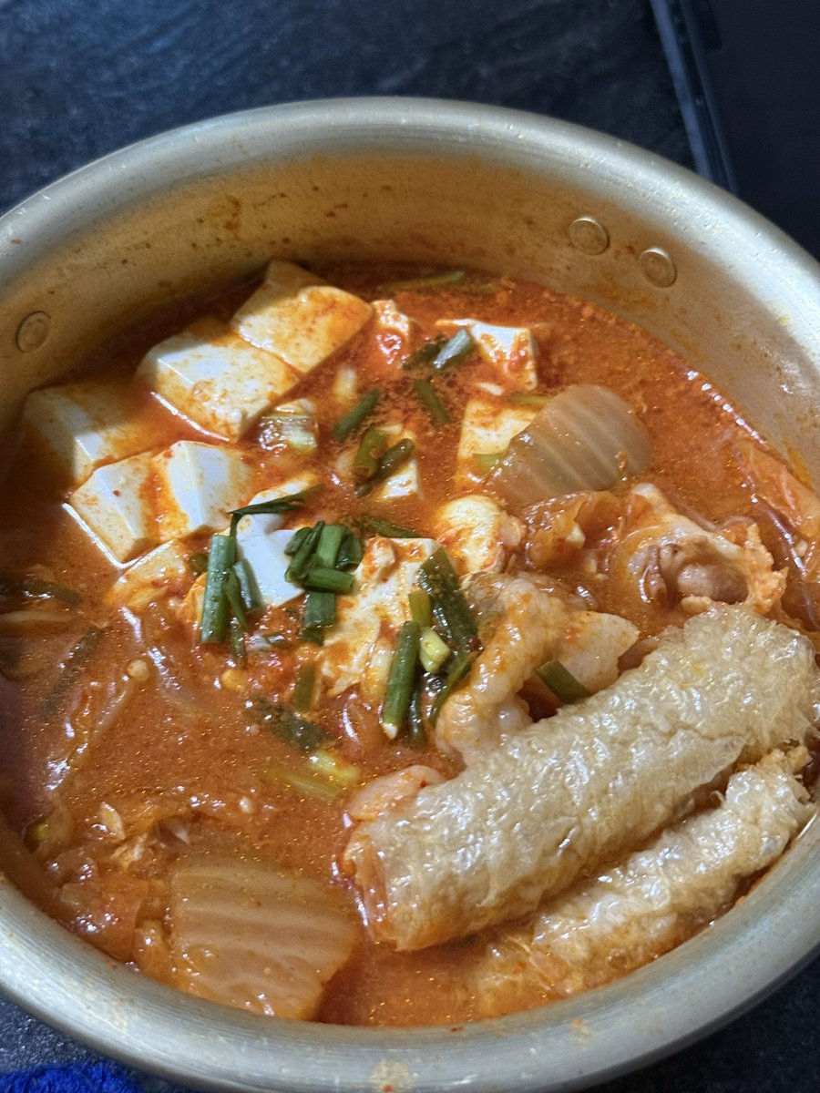 gavinloo61's tweet image. Forgot to post that yesterday I make my kimchi soup cus raining day 🥰🥰