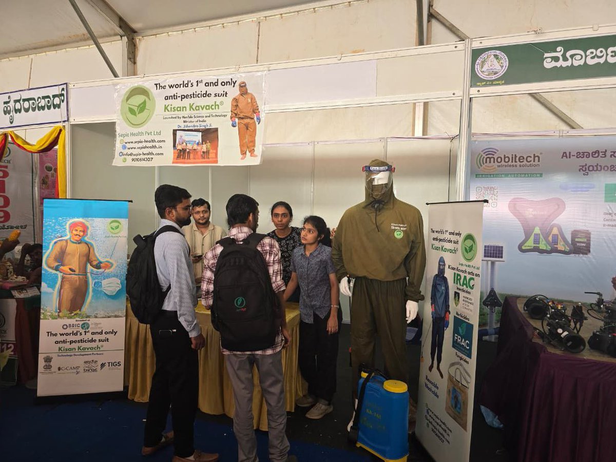 PKVLab_InStem's tweet image. Proud to showcase the world’s first anti-pesticide suit #KisanKavach at #GKVKKrishiMela2025 organized by University of Agricultural Sciences!  @Sepiohealth @DBT_inStem @DBTIndia @AgriGoI @pkvemula #AgriTech #FarmersSafety #Agriculture #Health