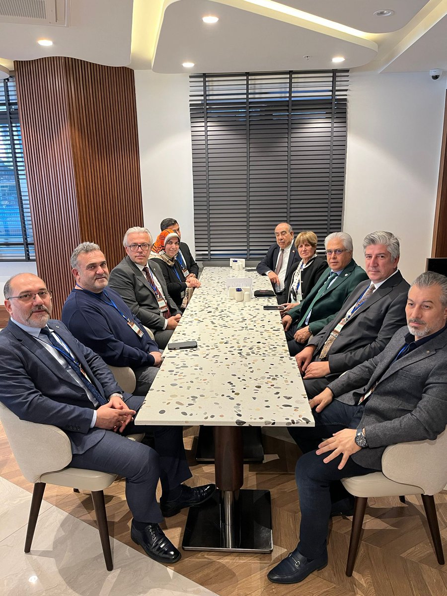 EYUDER’in 4. İstanbul Eğitim Zirvesi Gerçekleştirildi.EYUDER tarafından düzenlenen İstanbul Eğitim Zirvesi, İstanbul’da çok sayıda eğitimcinin katılımıyla gerçekleştirildi.Program kapsamında, katılımcı eğitimcilere katılım sertifikaları takdim edildi.
<a href="/irfanErdogan_/">İrfan Erdoğan, Prof. Dr.</a> <a href="/ademcilek/">Adem ÇİLEK</a>