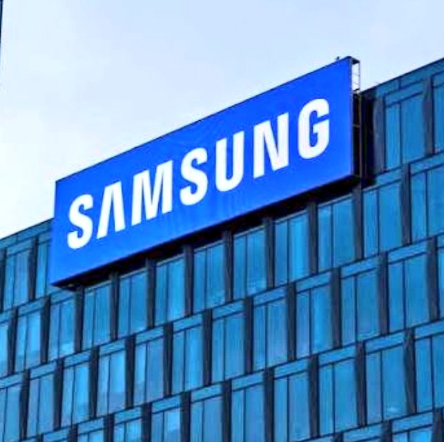 World_Affairs11's tweet photo. 🇨🇳🇰🇷🇧🇷💥 Iran says, it will ban #Samsung as China confirms the Israel installing unremovable 'Spyware' chips in its phones. 

🚨 Iran plans to suspend all imports of phones, computer and electronics devices from israeli-linked companies. https://t.co/fu35HZtsQX