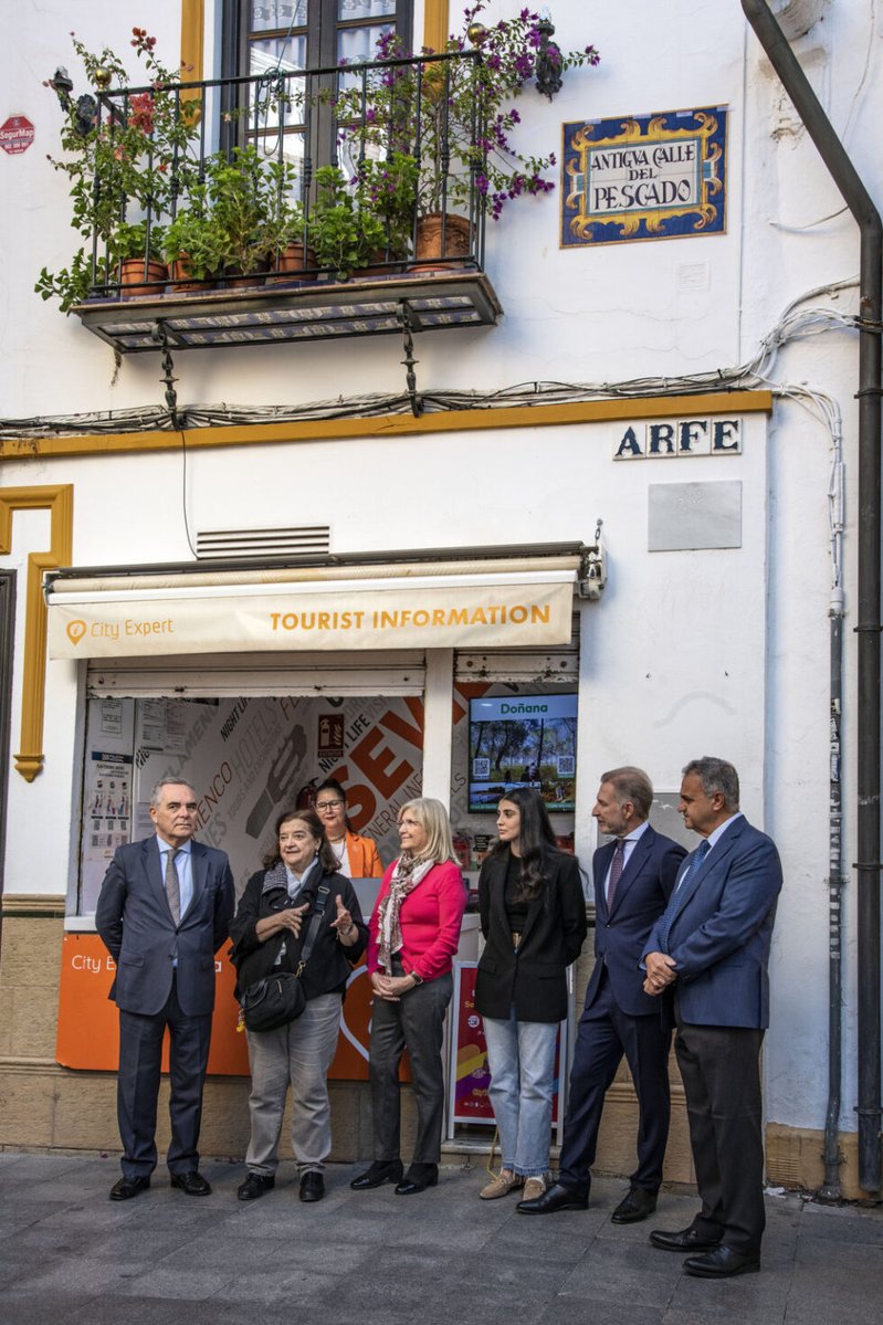 Inauguración del rótulo de la Antigua calle del Pescado.
asociacionpisano.es/inauguracion-d…