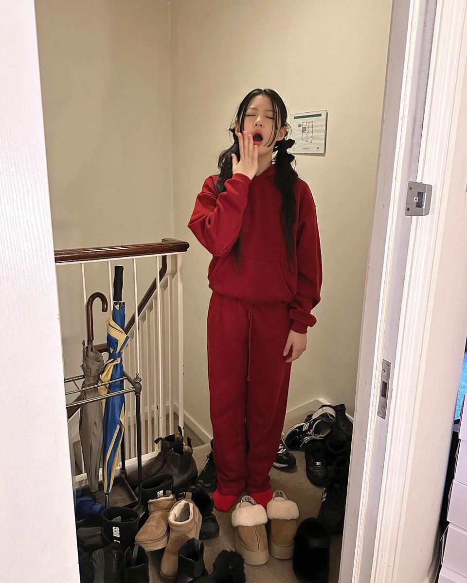 vrora's tweet image. eepy baby, kYA .. ᶻ 𝗓 𐰁 !!