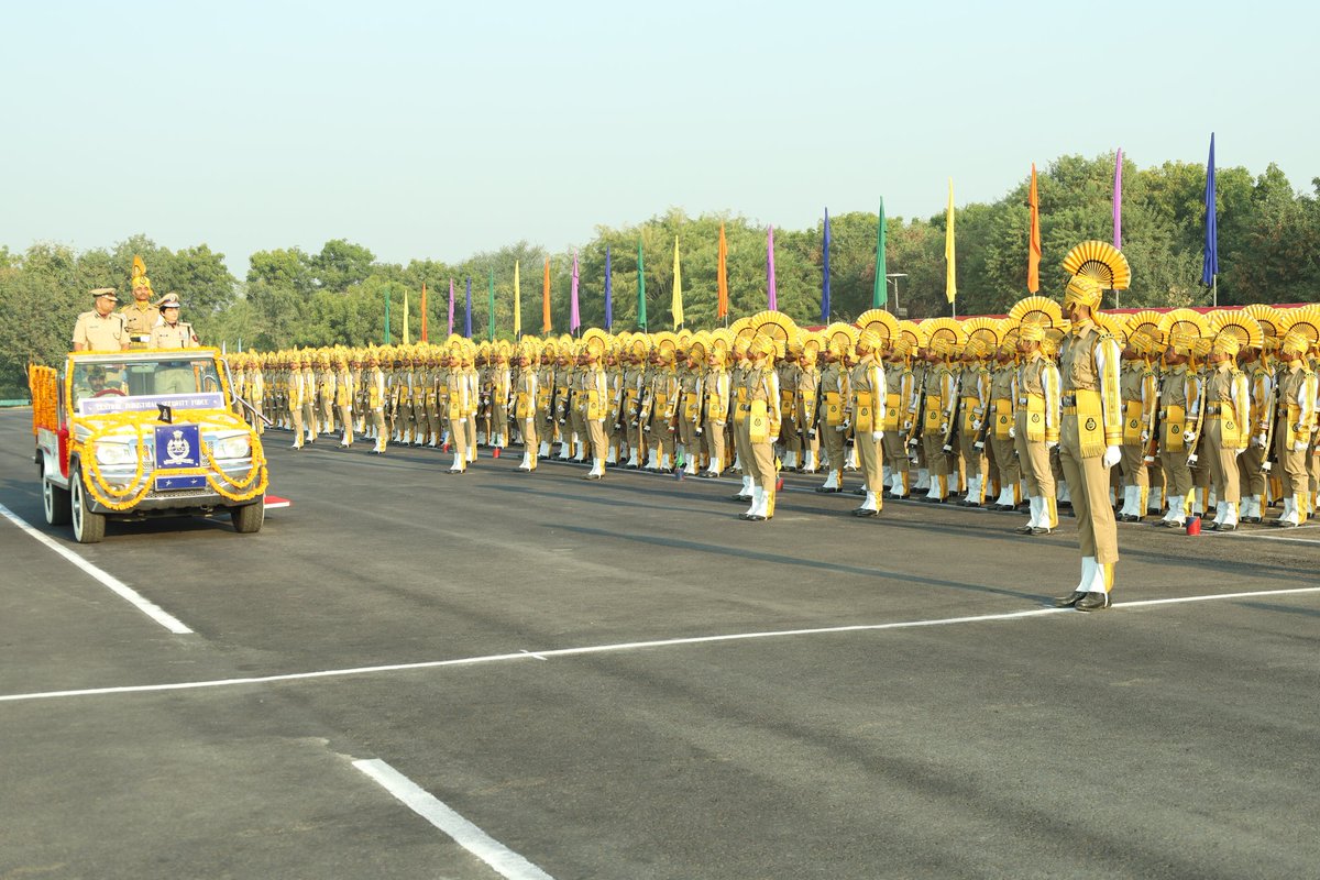 CISFTraining's tweet image. Passing Out Parade of Constable/GD at CISF RTC Behror 🇮🇳

Ms. Sonia Narang, IPS, IG/NCR Sector, graced the Passing Out Parade at CISF RTC Behror, where 1,440 trainees successfully completed their basic training and joined CISF. 🇮🇳

@CISFHQrs  #CISFTraining