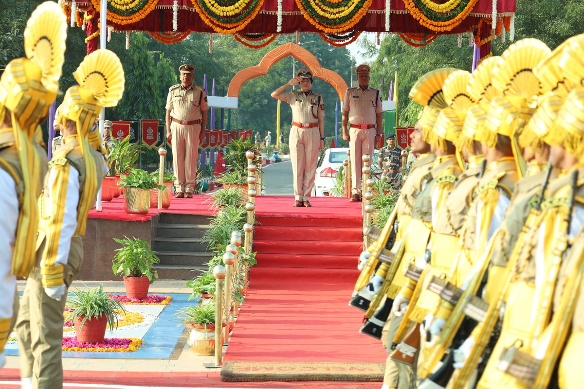 CISFTraining's tweet image. Passing Out Parade of Constable/GD at CISF RTC Behror 🇮🇳

Ms. Sonia Narang, IPS, IG/NCR Sector, graced the Passing Out Parade at CISF RTC Behror, where 1,440 trainees successfully completed their basic training and joined CISF. 🇮🇳

@CISFHQrs  #CISFTraining