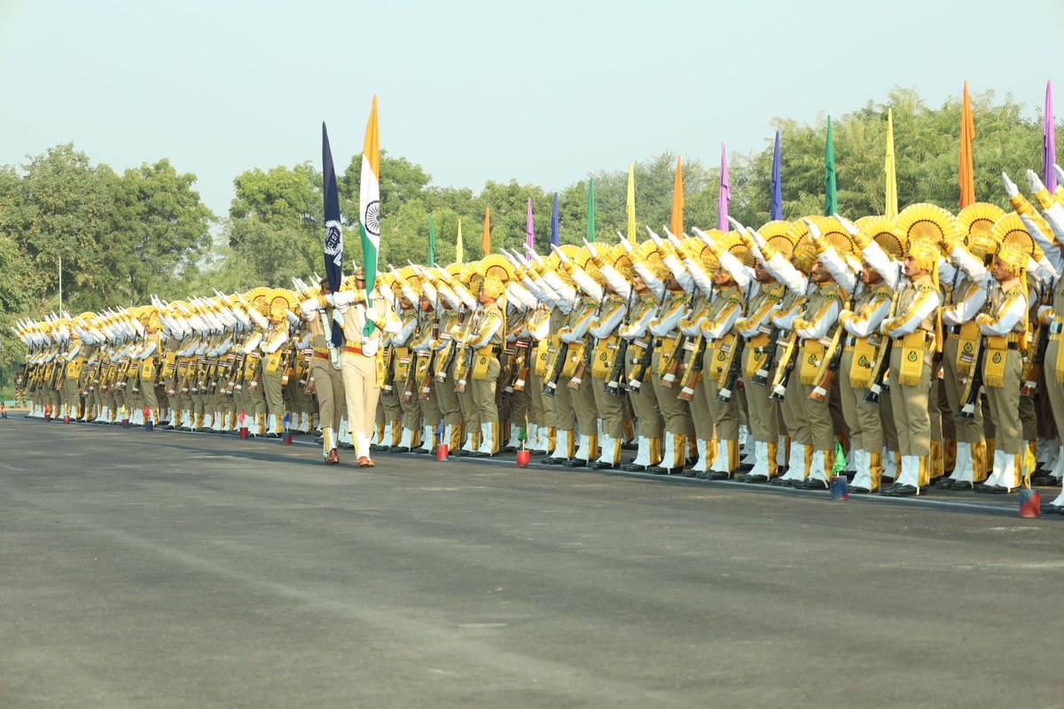 CISFTraining's tweet image. Passing Out Parade of Constable/GD at CISF RTC Behror 🇮🇳

Ms. Sonia Narang, IPS, IG/NCR Sector, graced the Passing Out Parade at CISF RTC Behror, where 1,440 trainees successfully completed their basic training and joined CISF. 🇮🇳

@CISFHQrs  #CISFTraining