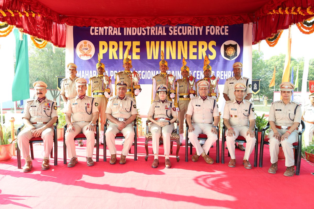 CISFTraining's tweet image. Passing Out Parade of Constable/GD at CISF RTC Behror 🇮🇳

Ms. Sonia Narang, IPS, IG/NCR Sector, graced the Passing Out Parade at CISF RTC Behror, where 1,440 trainees successfully completed their basic training and joined CISF. 🇮🇳

@CISFHQrs  #CISFTraining