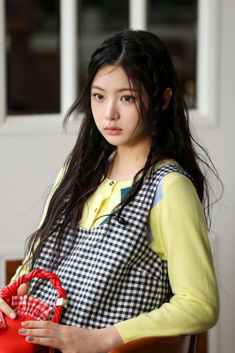 vrora's tweet image. today’s vibe: a little bit of retro charm. okay now tell me—do i look like a gentle troublemaker or just a fashion-forward daydreamer? 🧺🍒✨