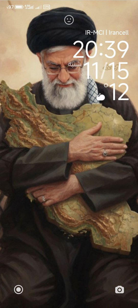 از این تصویر روی گوشی هادی چوپان فشار خوردن
چطوره پس زمینه همه گوشی ها همین تصویر باشه؟
جانم فدای رهبر