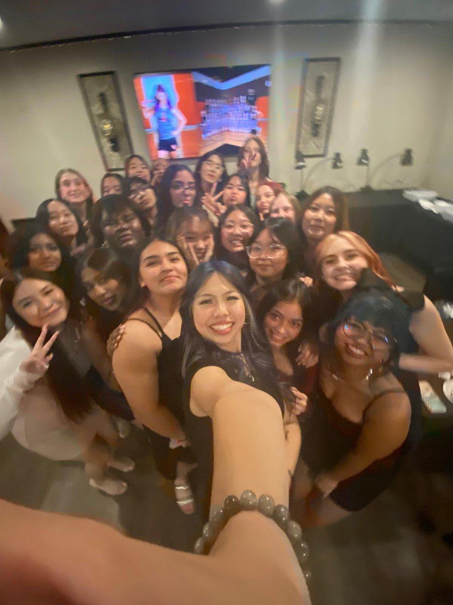 Corona Badminton 🏸 tweet media