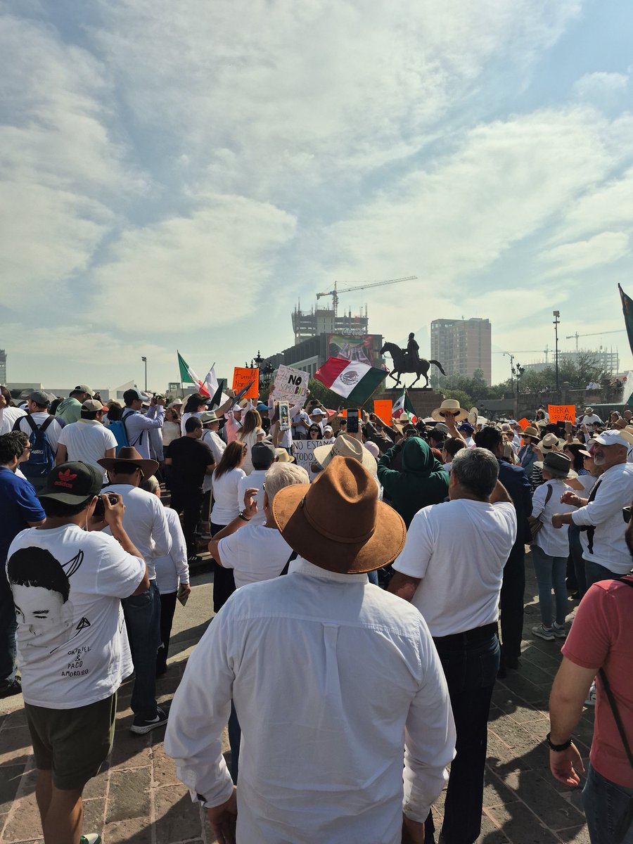 magodguz's tweet photo. Desde Monterrey.. #MarchaNacional https://t.co/ayrvgwXFKU