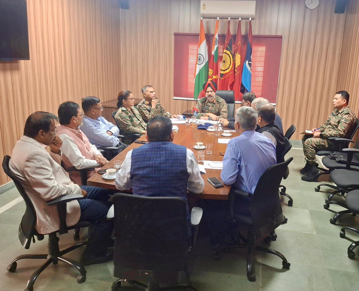 DelhiArea_IA's tweet photo. HQ Delhi Area engaged with Veterans’ Associations of NCR to discuss their healthcare & medicine management. Key ECHS policies were reviewed to enhance services. Grateful to our veterans for their sacrifices. We are committed to their well-being. 

#IndianArmy
#VeteransFirst #HealthcareForHeroes

@adgpi 
@westerncomd_IA