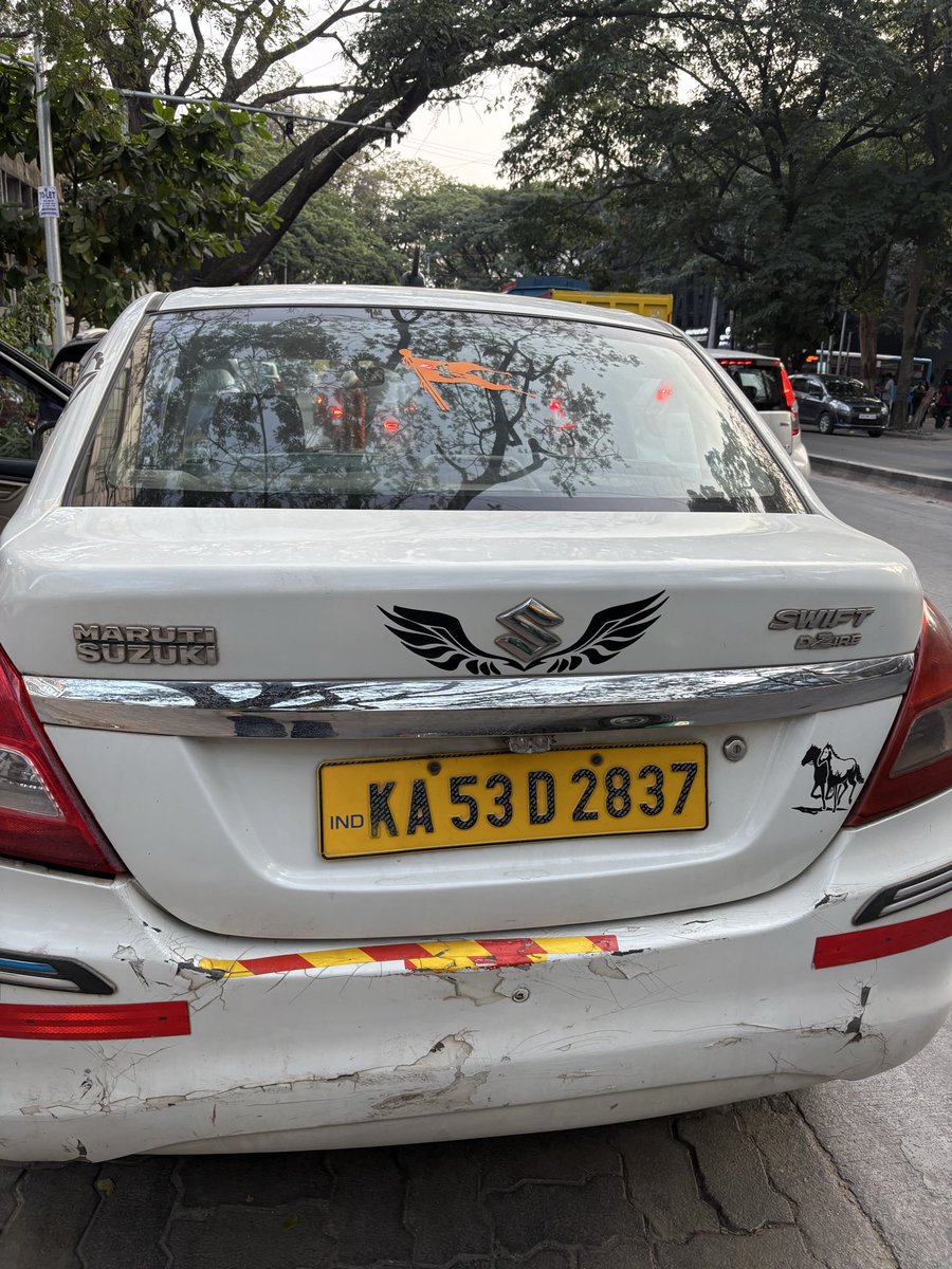 AmitaVecha's tweet photo. Namma Yatri… cab driver constantly on call complaining about passenger asking for AC and getting paid less, trip taking too much time because of traffic. We are in the cab and he has talked to at least 3 of his friends with the same complaint. And his AC was pathetic. https://t.co/SFIV8sG5Gr