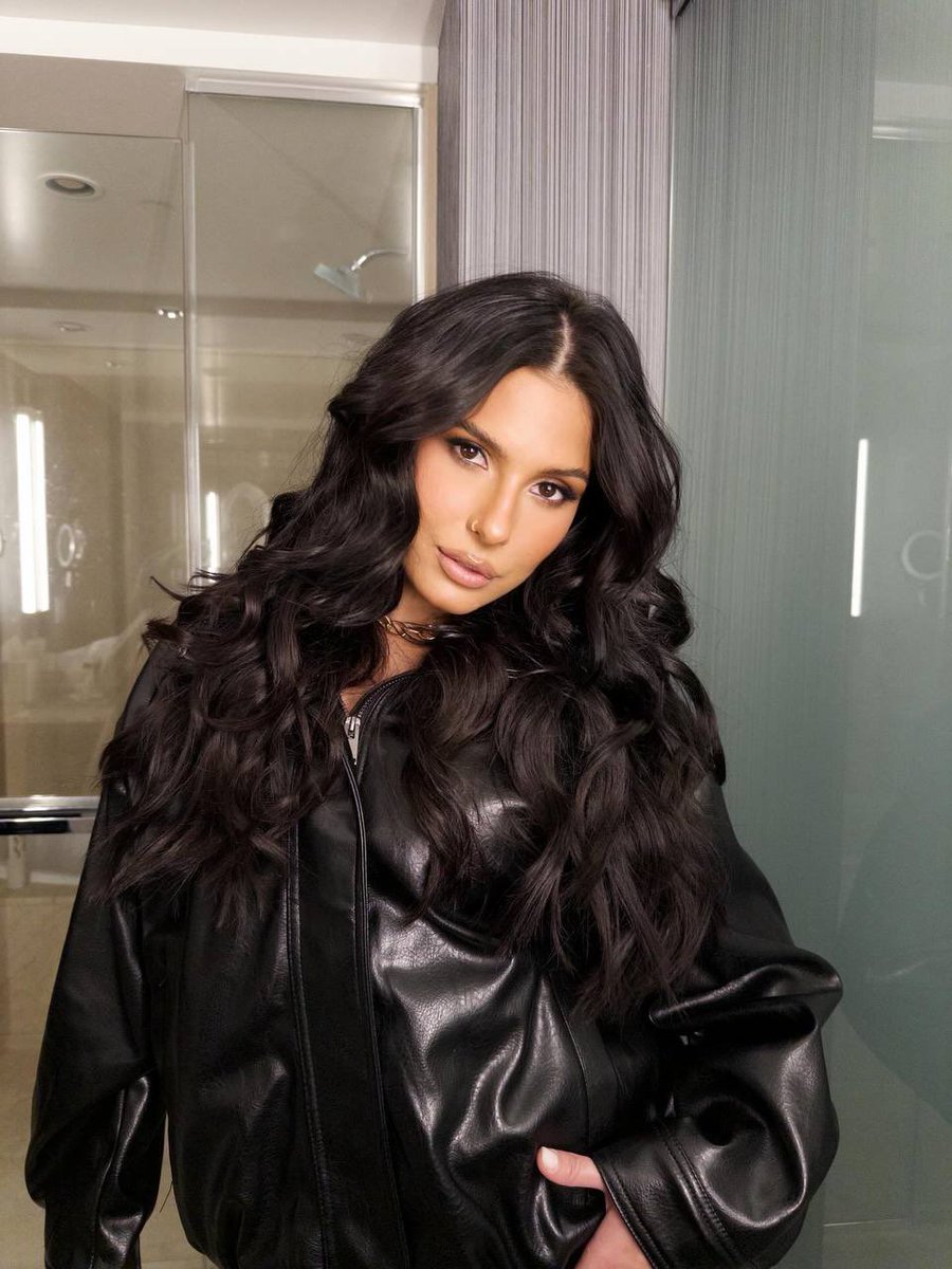 anafpresentes's tweet photo. AMANHÃ É O DIA NACIONAL DA ANA CASTELA 🎉❤️‍🔥 https://t.co/oB8hTHVENP