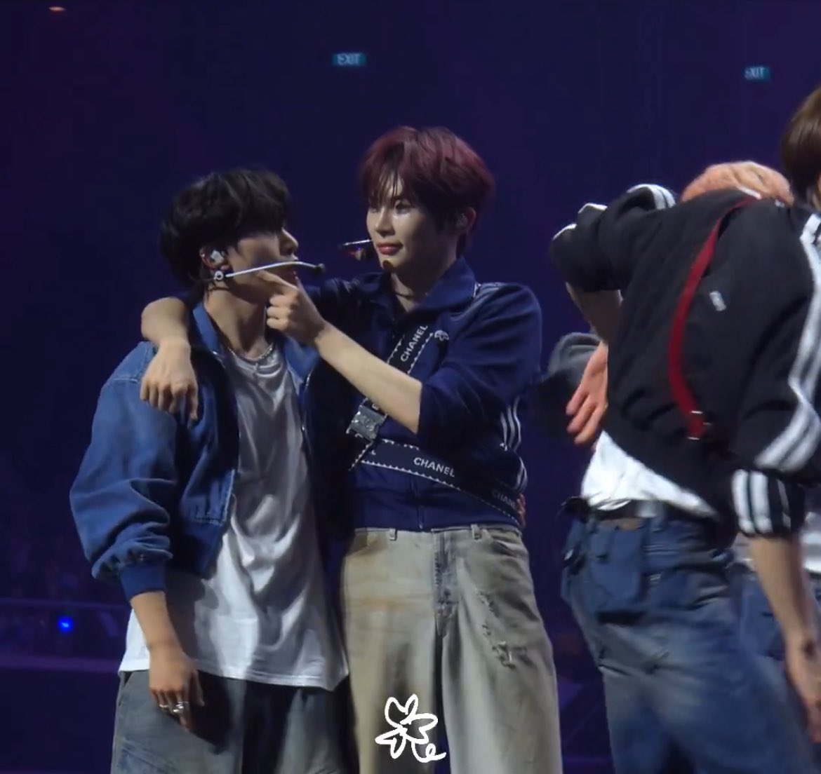 พี่คนนี้บีบแก้มอีกแล้ว