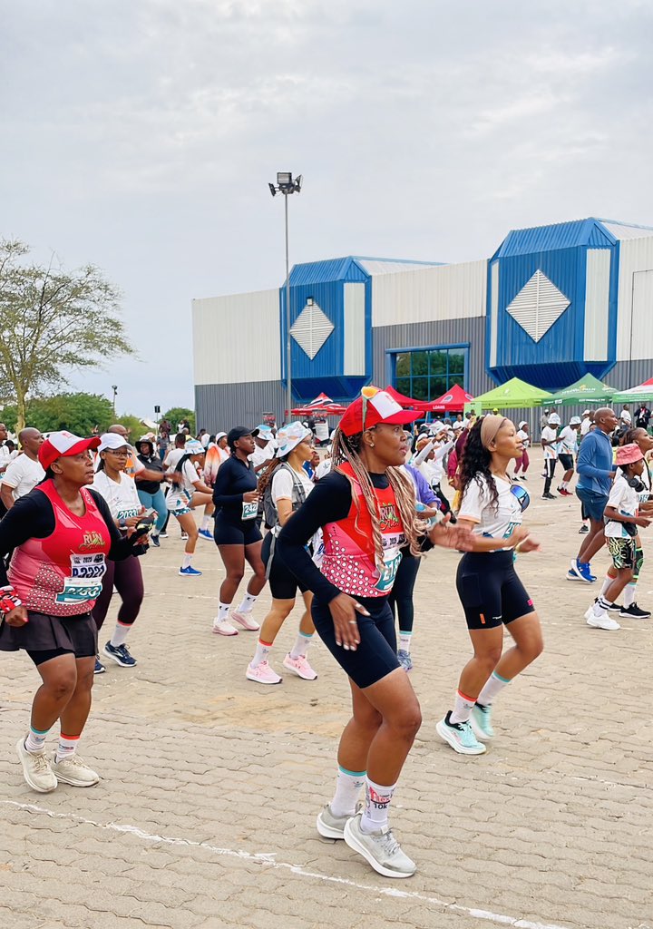 RunAlexAC's tweet photo. Gaborone, Botswana is always kind to us as @RunAlexAC , We came, we had fun, we inspired and we are full of fulfilment more than anything as we speak.
Fearless Fitness Club took good care of us too. 
We appreciate the love family.
To many more beautiful moments like this.

#Runalexac
#watermelongang