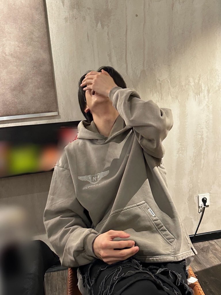 AsiaEnhypen's tweet image. WVRS | 251115

#NI_KI 🌟 wrote a post:

Happy birthday, Bro 🤘🎉🎉🎉❤️‍🔥❤️‍🔥

OUR GOLDEN LIGHT JAKE 
#23SeasonsWithJAKE
#제이크생일인데_여긴왜앉아있어요
#HAPPY_JAKE_DAY
#엔하이픈_제이크