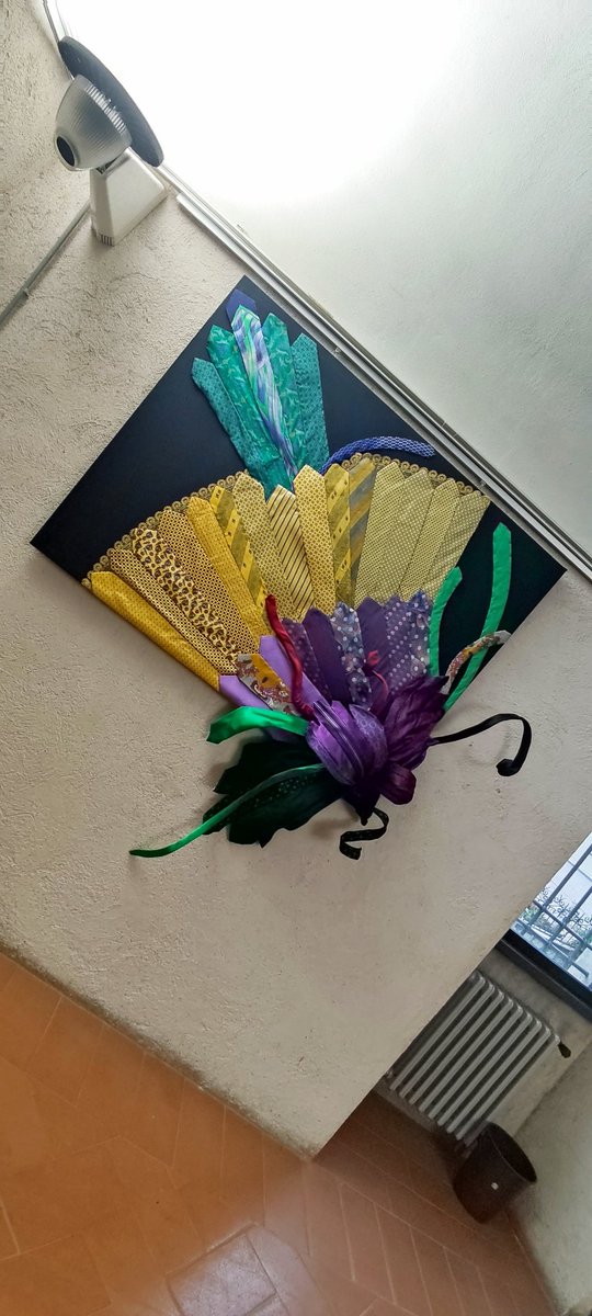 carlanna35's tweet image. Gli artisti sono persone che hanno il dono di vedere la bellezza con occhi da bambini
Hanno la fantasia e la poesia nel modo in cui creano
 E poi dico io hanno sempre quel dolce sorriso e quella luce un po&apos; triste
I grandi non si vantano mai 
#arte
#cravatte 
#fiori 
Ar.daniela Z